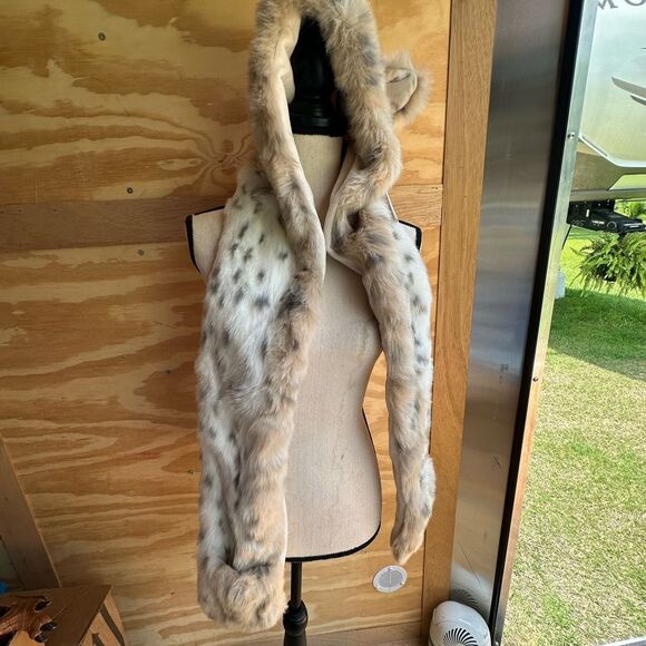 The North Face Women's Off-White lightweight rain jacket - Picture 5 of 5